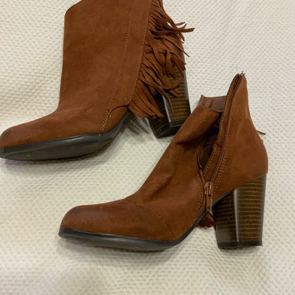 Cute ankle boots with side fringe - Picture 2 of 7